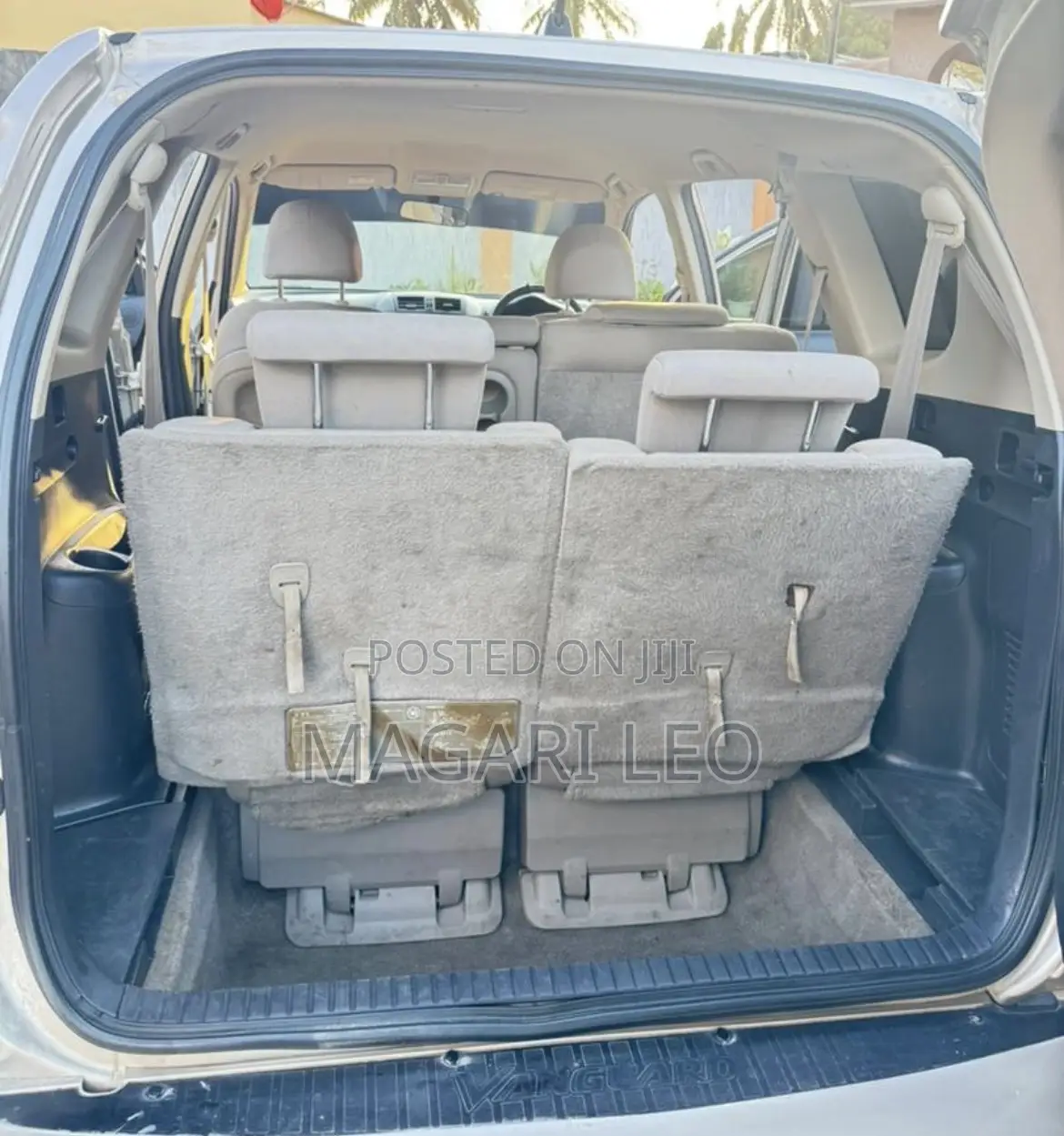 Toyota Vanguard 2010 Gold