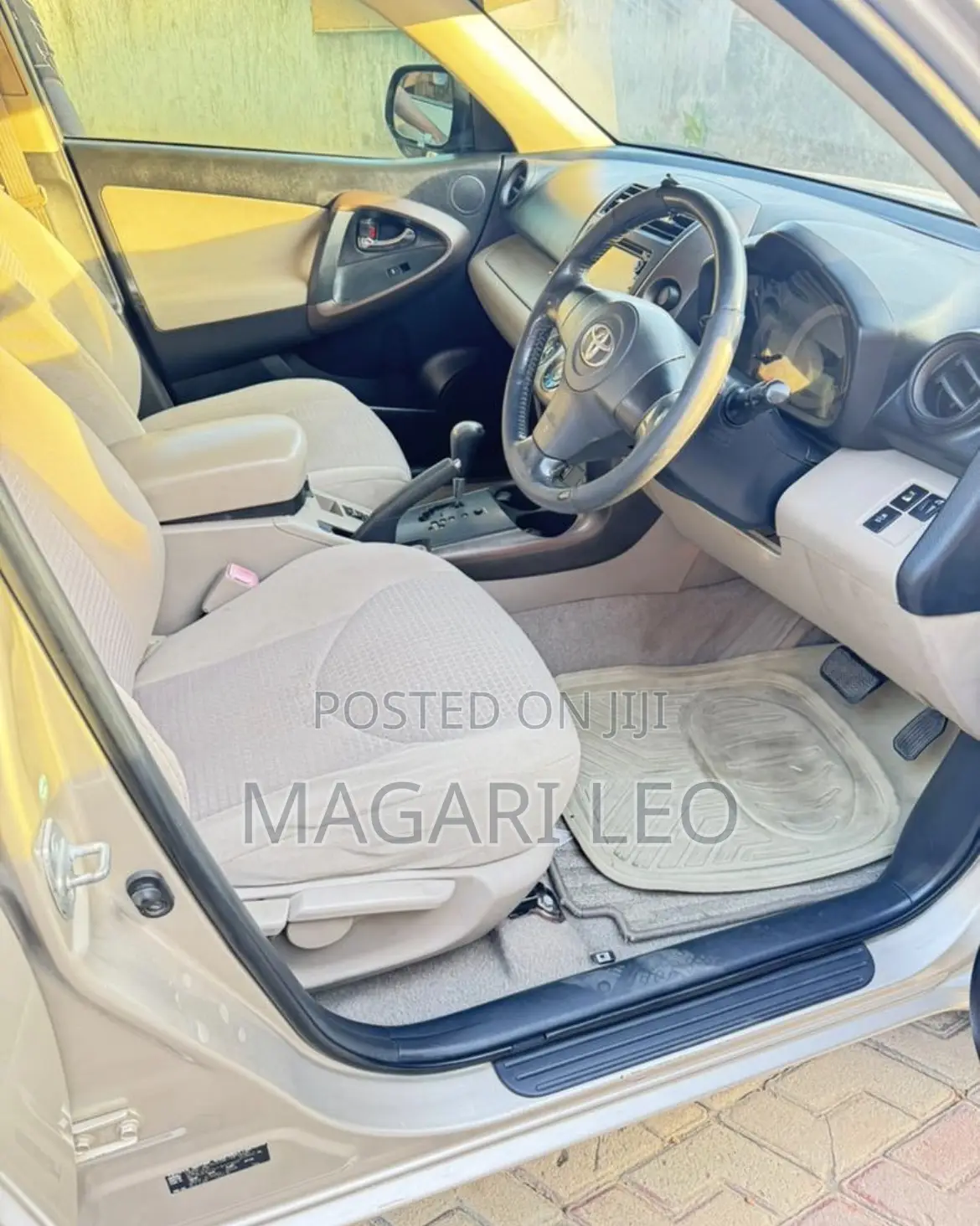 Toyota Vanguard 2010 Gold