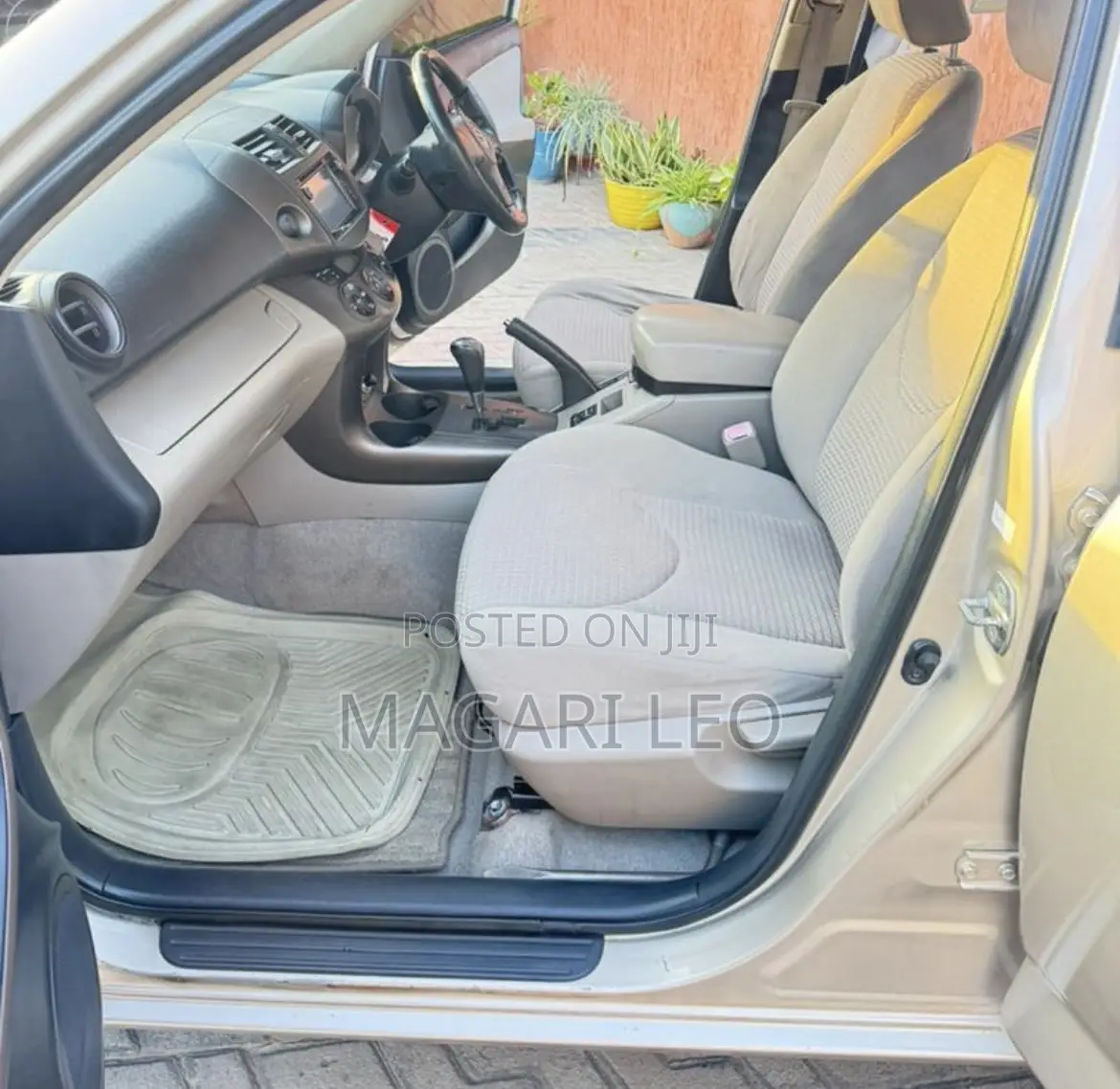 Toyota Vanguard 2010 Gold