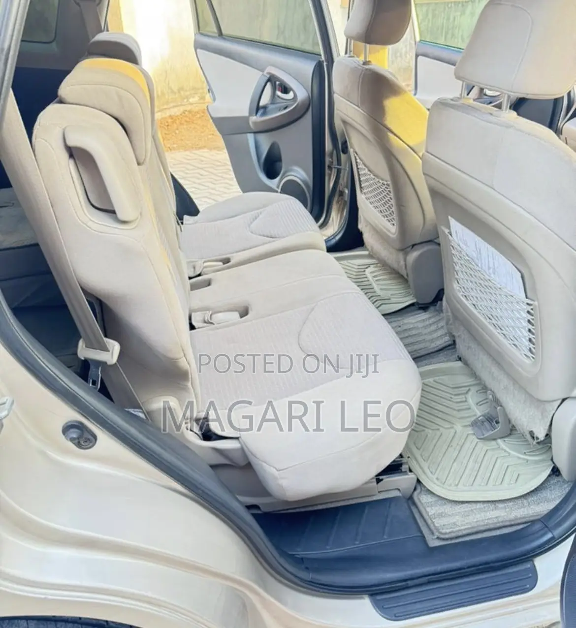 Toyota Vanguard 2010 Gold
