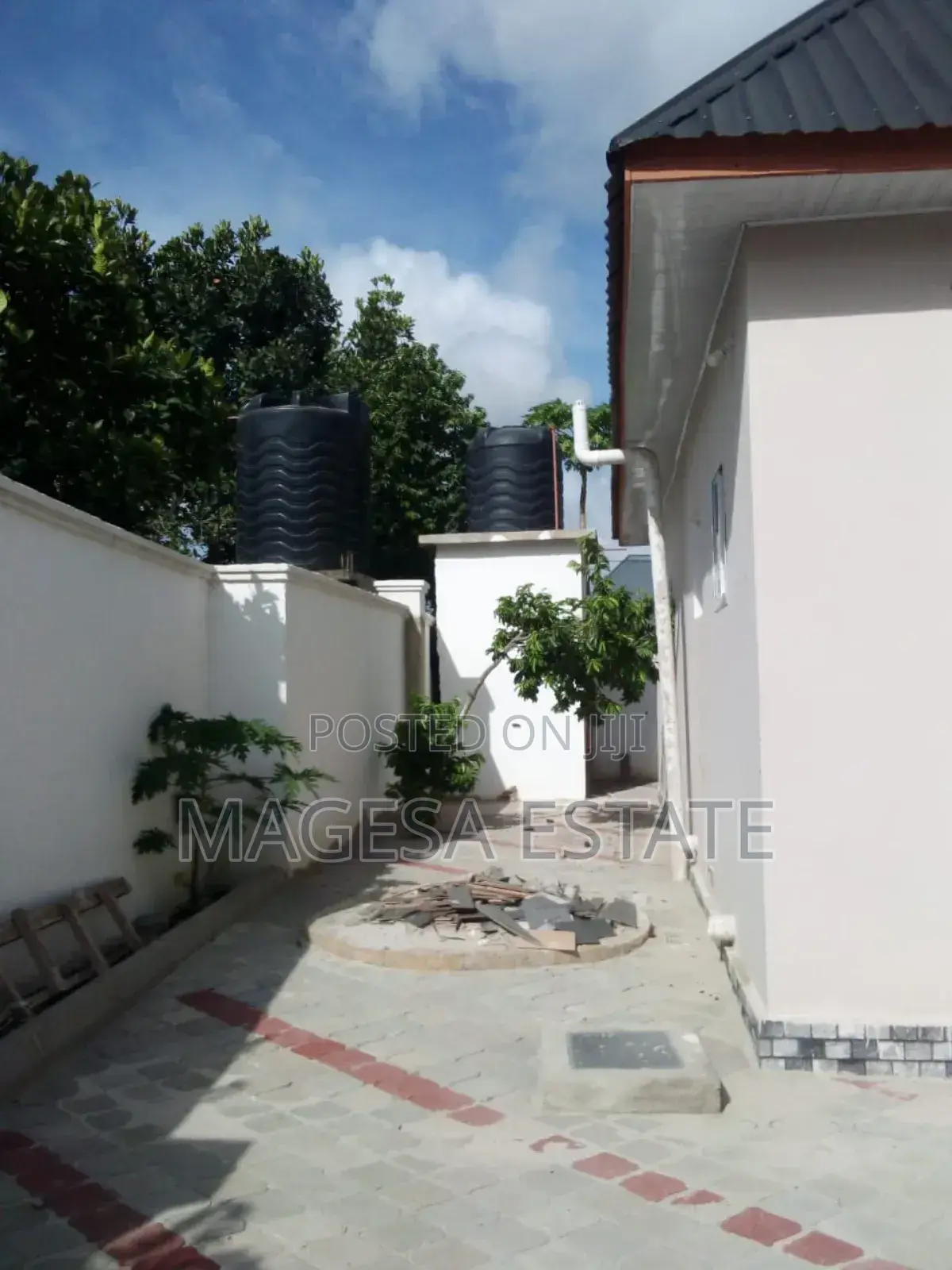 3bdrm House in Kigamboni, Kibada for sale