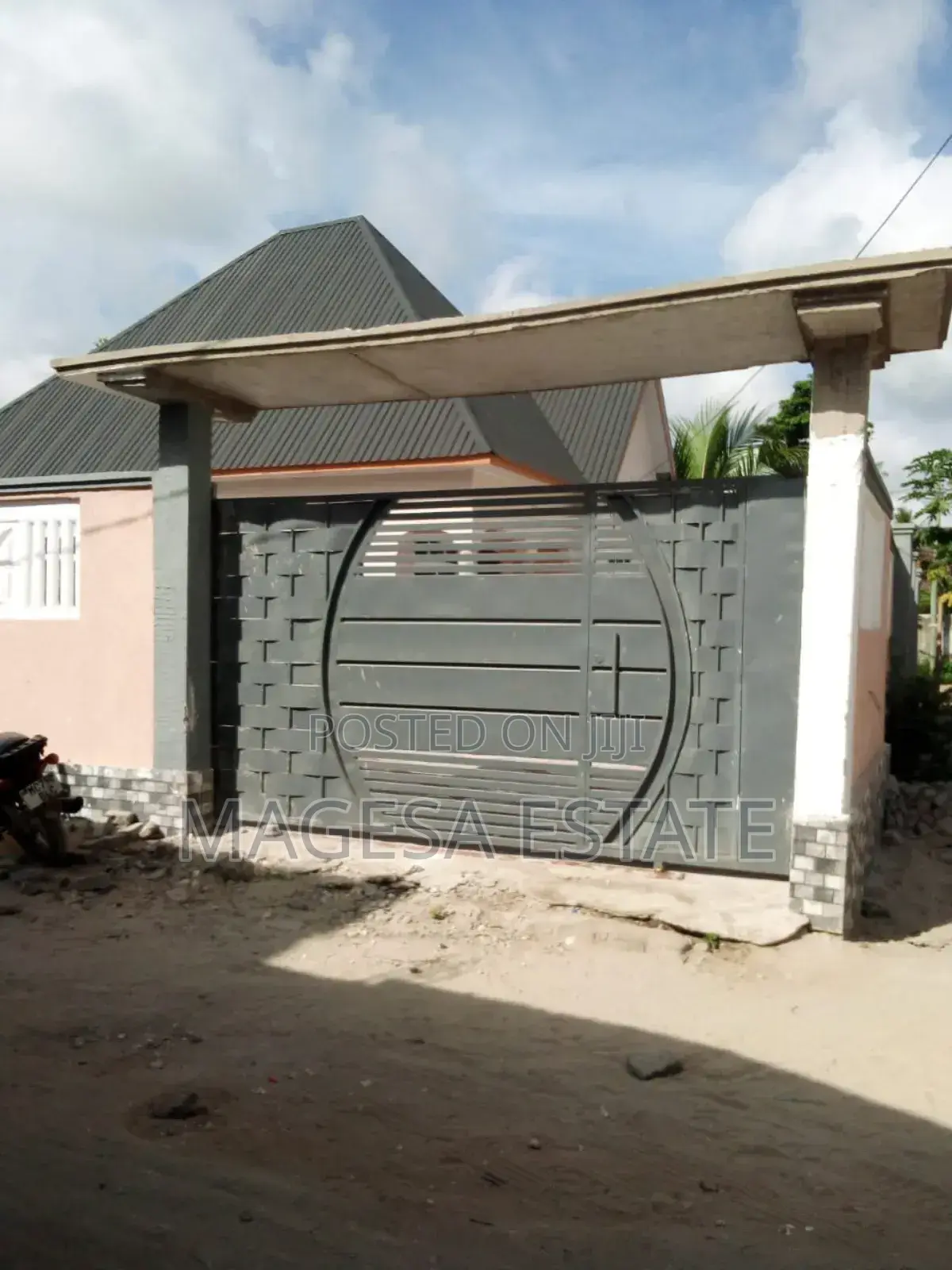 3bdrm House in Kigamboni, Kibada for sale