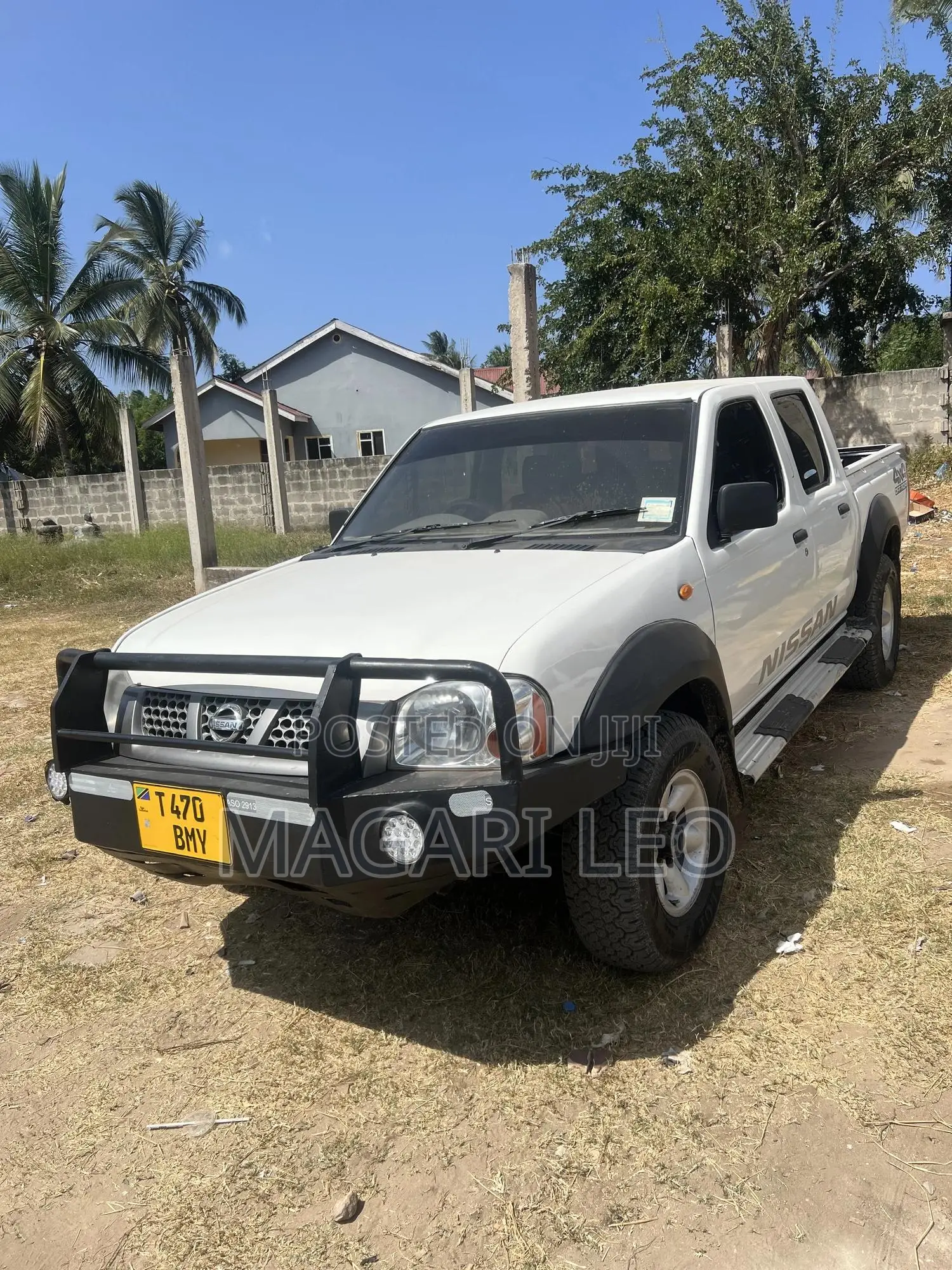 Nissan Hardbody 2005 White