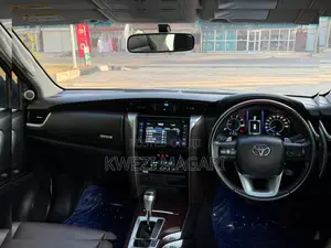 Toyota Fortuner 2018 Silver