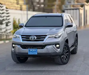 Toyota Fortuner 2018 Silver