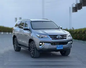 Toyota Fortuner 2018 Silver