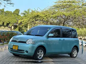 Toyota Sienta 2006 Blue