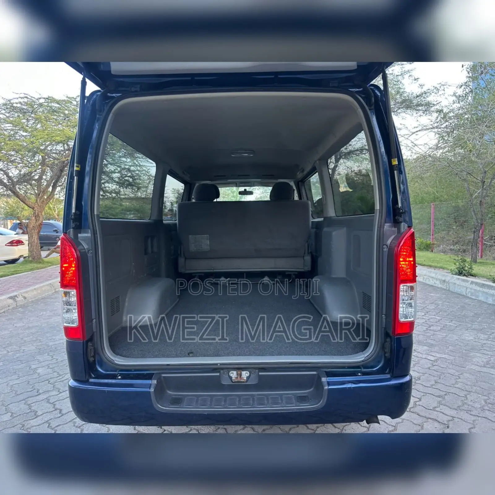 Toyota HiAce 2009 Blue