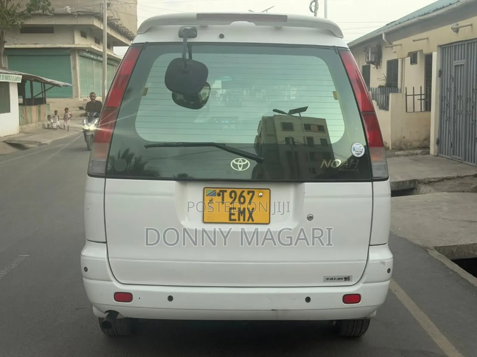 Toyota Noah 2001 White