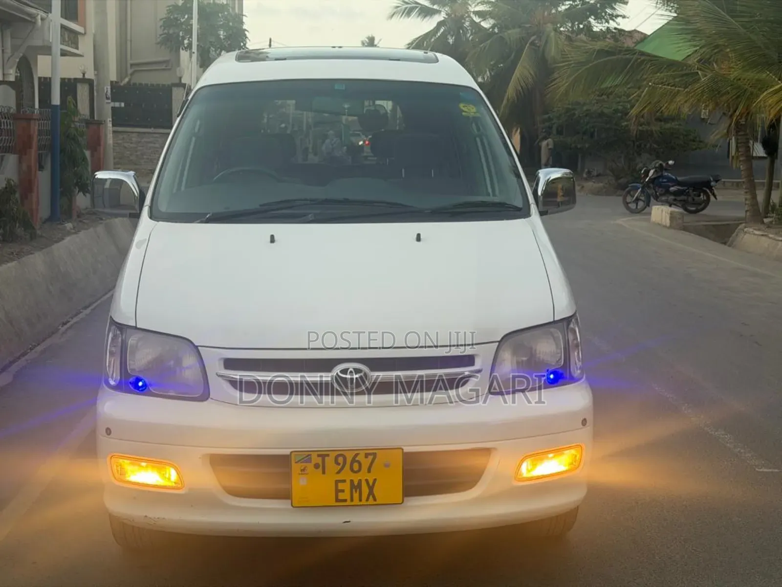 Toyota Noah 2001 White