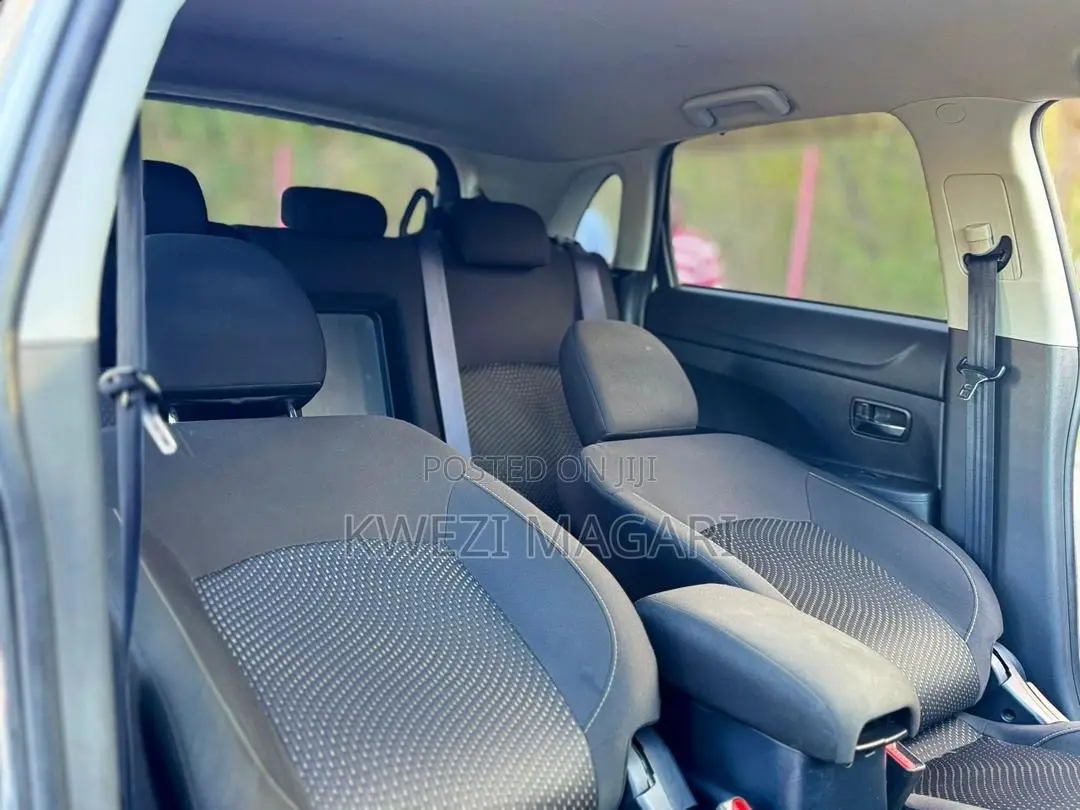 Mitsubishi RVR 2013 Silver