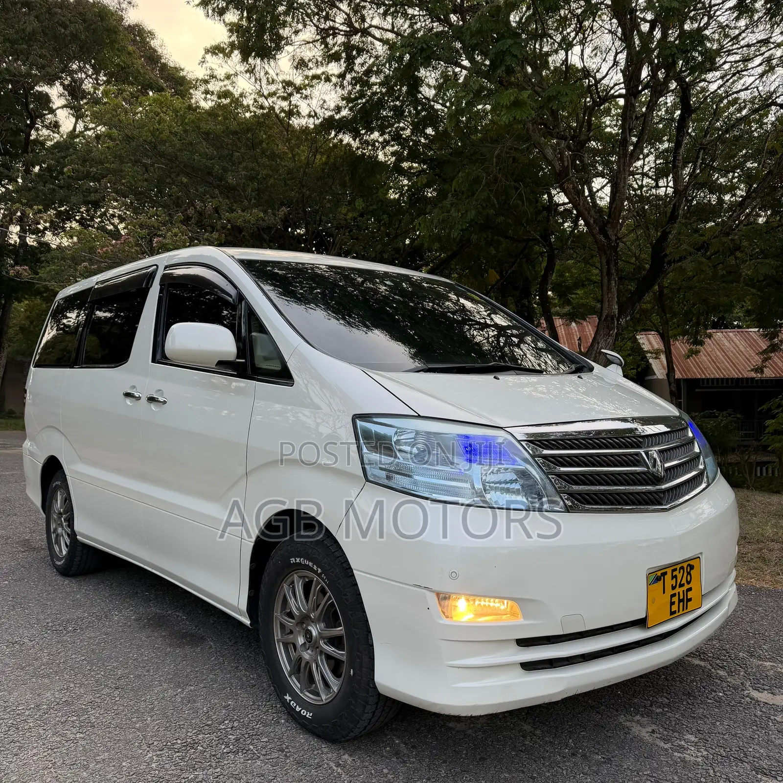 Toyota Alphard 2.4 Petrol FWD 2006 White