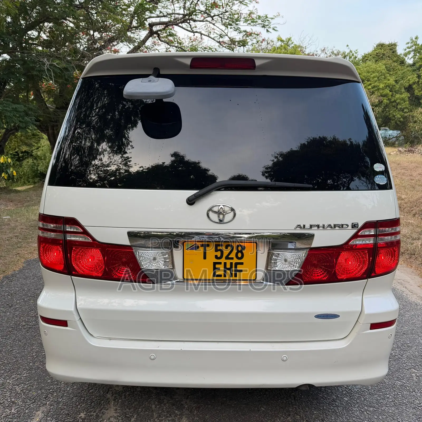 Toyota Alphard 2.4 Petrol FWD 2006 White