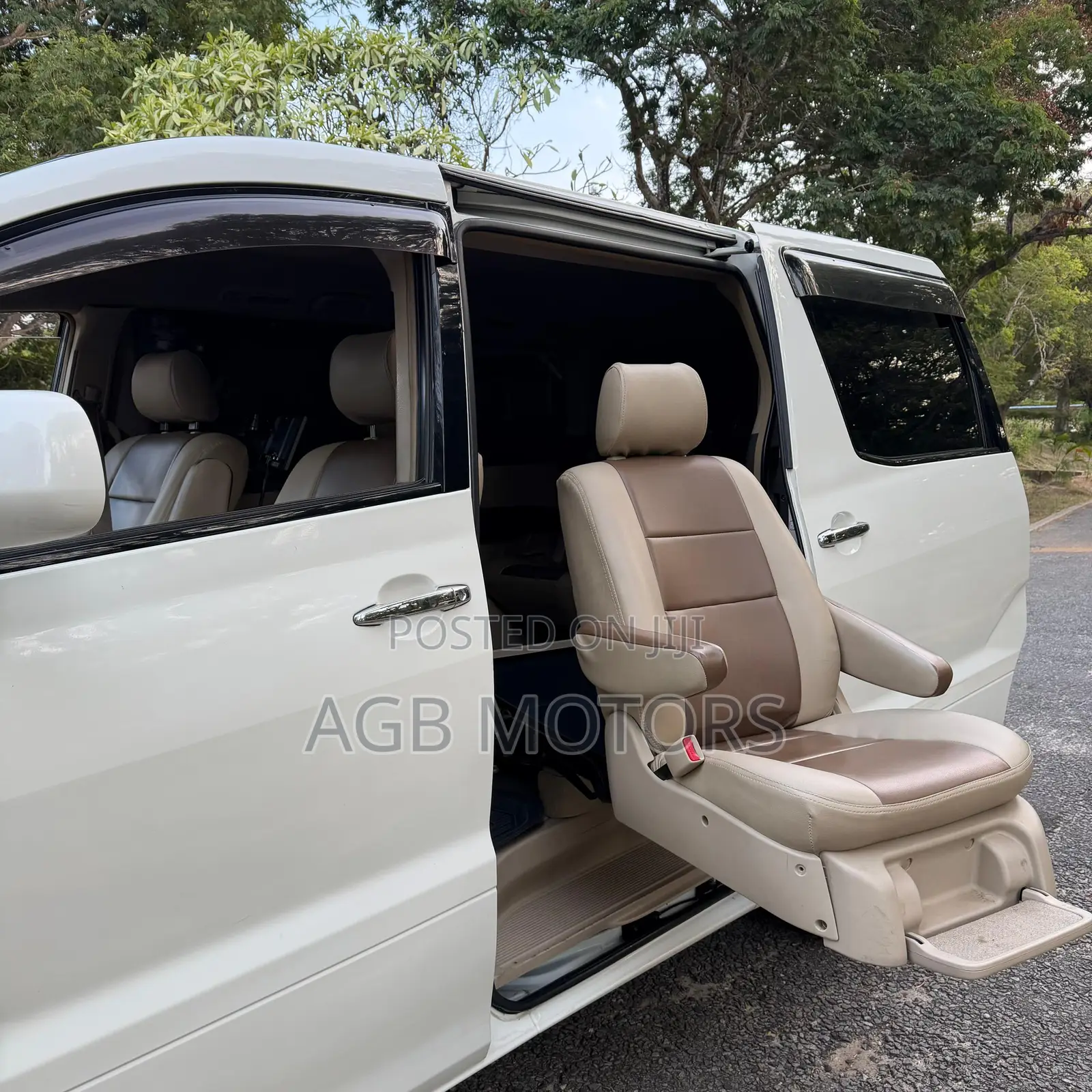 Toyota Alphard 2.4 Petrol FWD 2006 White