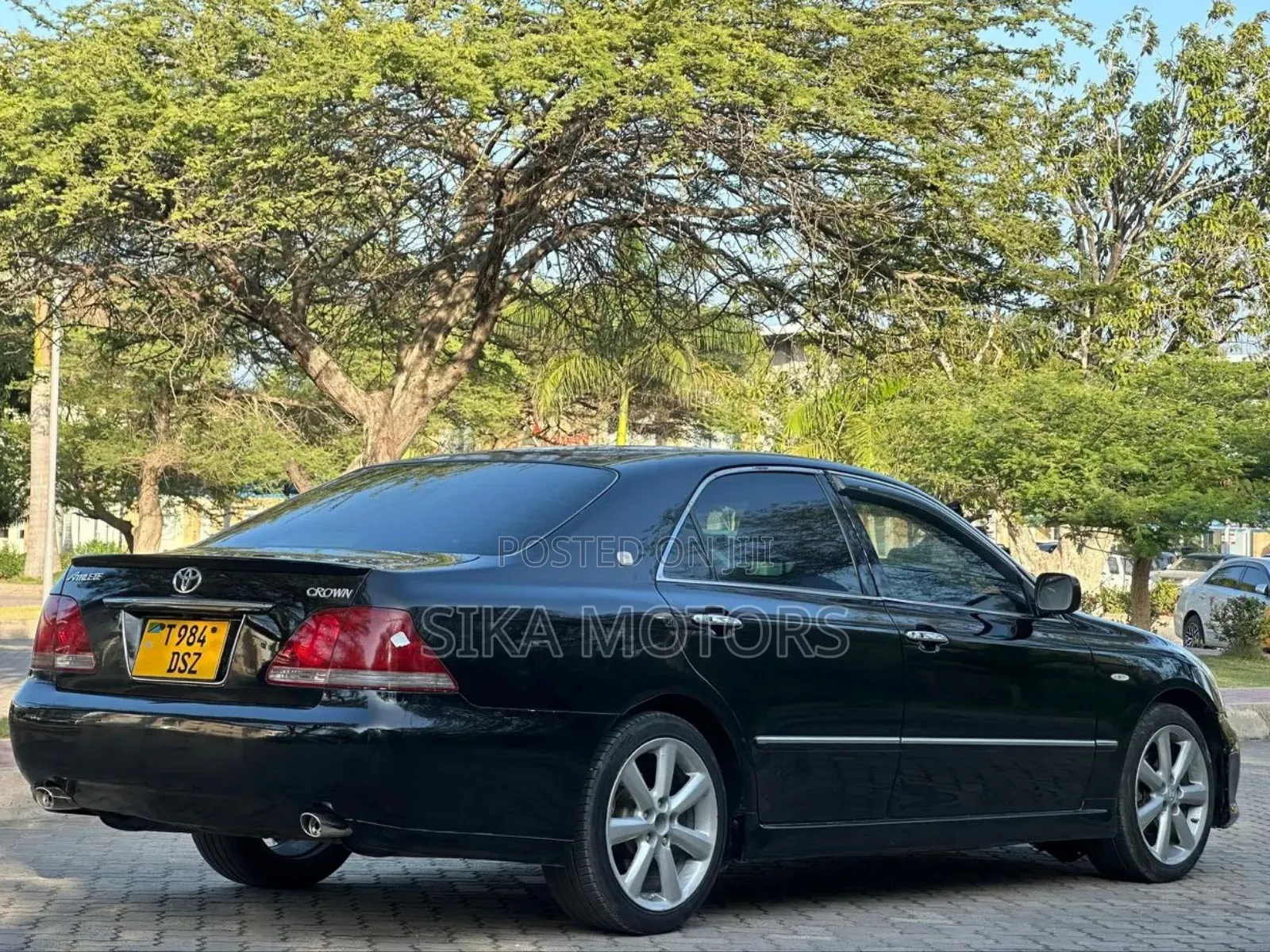 Toyota Crown Royale 2005 Black