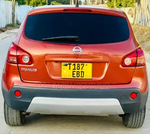Nissan Dualis 2010 Maroon