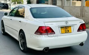 Toyota Crown 2006 White