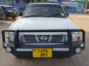 Nissan Hardbody 2010 White