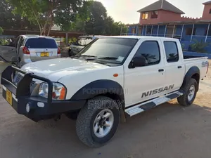 Nissan Hardbody 2010 White