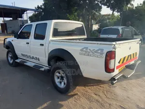 Nissan Hardbody 2010 White