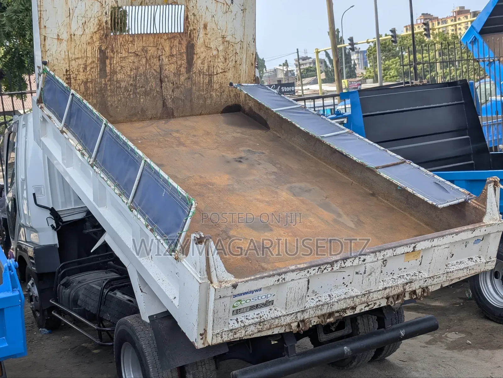 Mitsubishi Fuso Tipper 1996 White