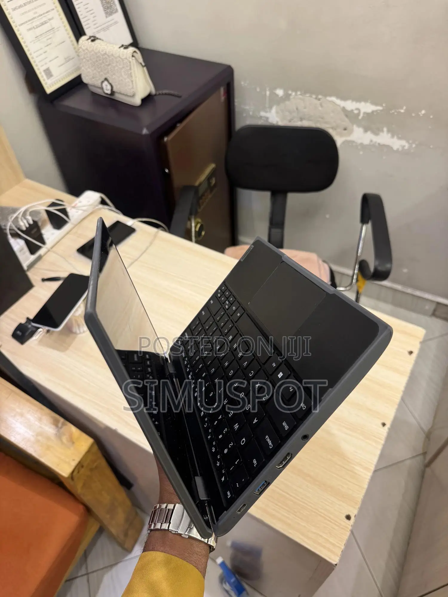 Laptop Lenovo 300e 4GB Intel SSD 128GB