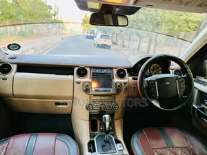 Land Rover Discovery 2011 Gray