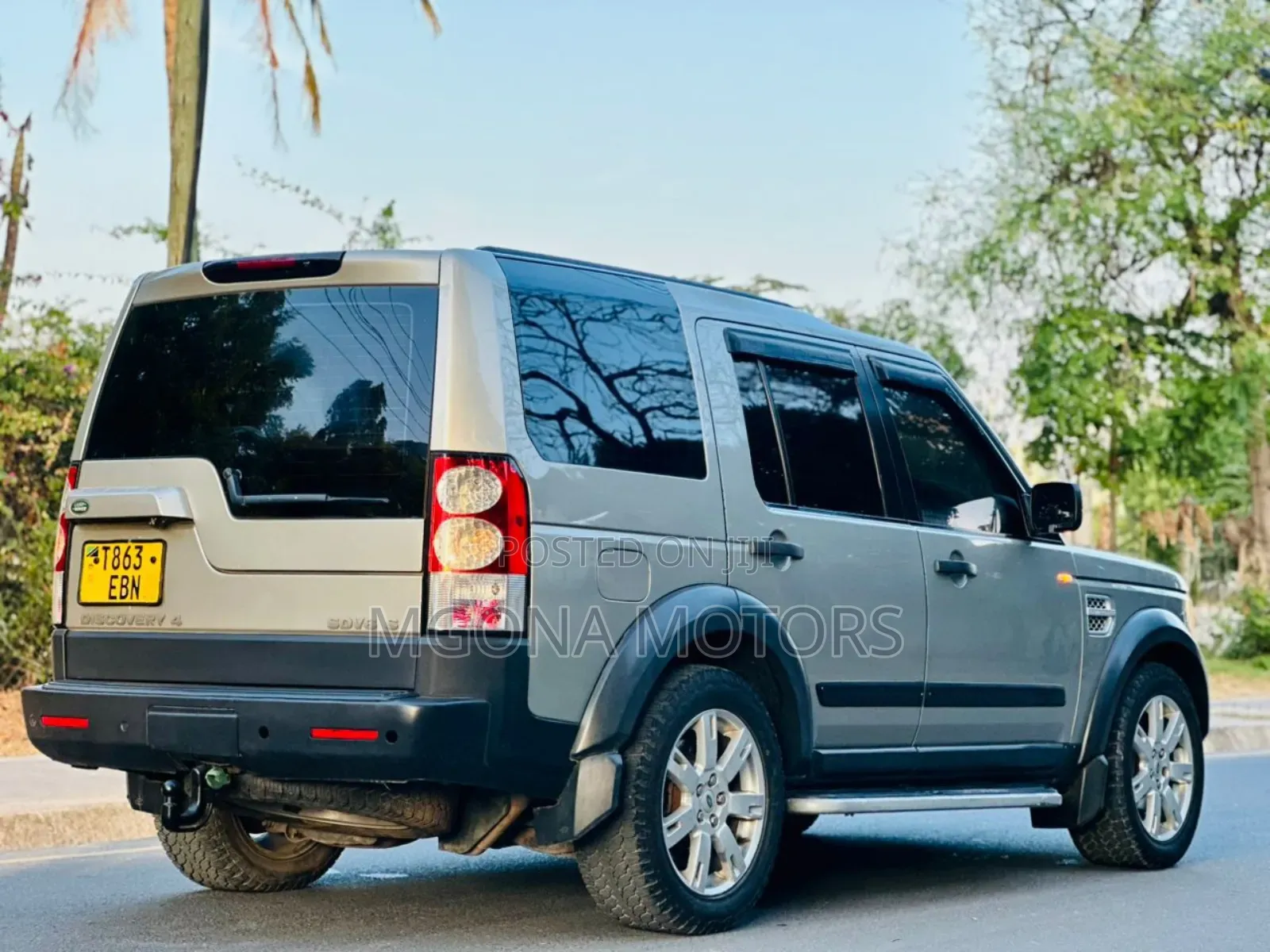 Land Rover Discovery 2011 Gray