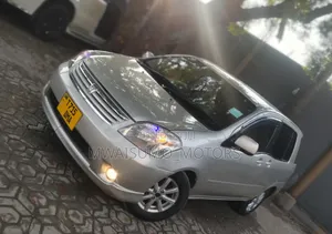 Toyota Raum 2003 Gold
