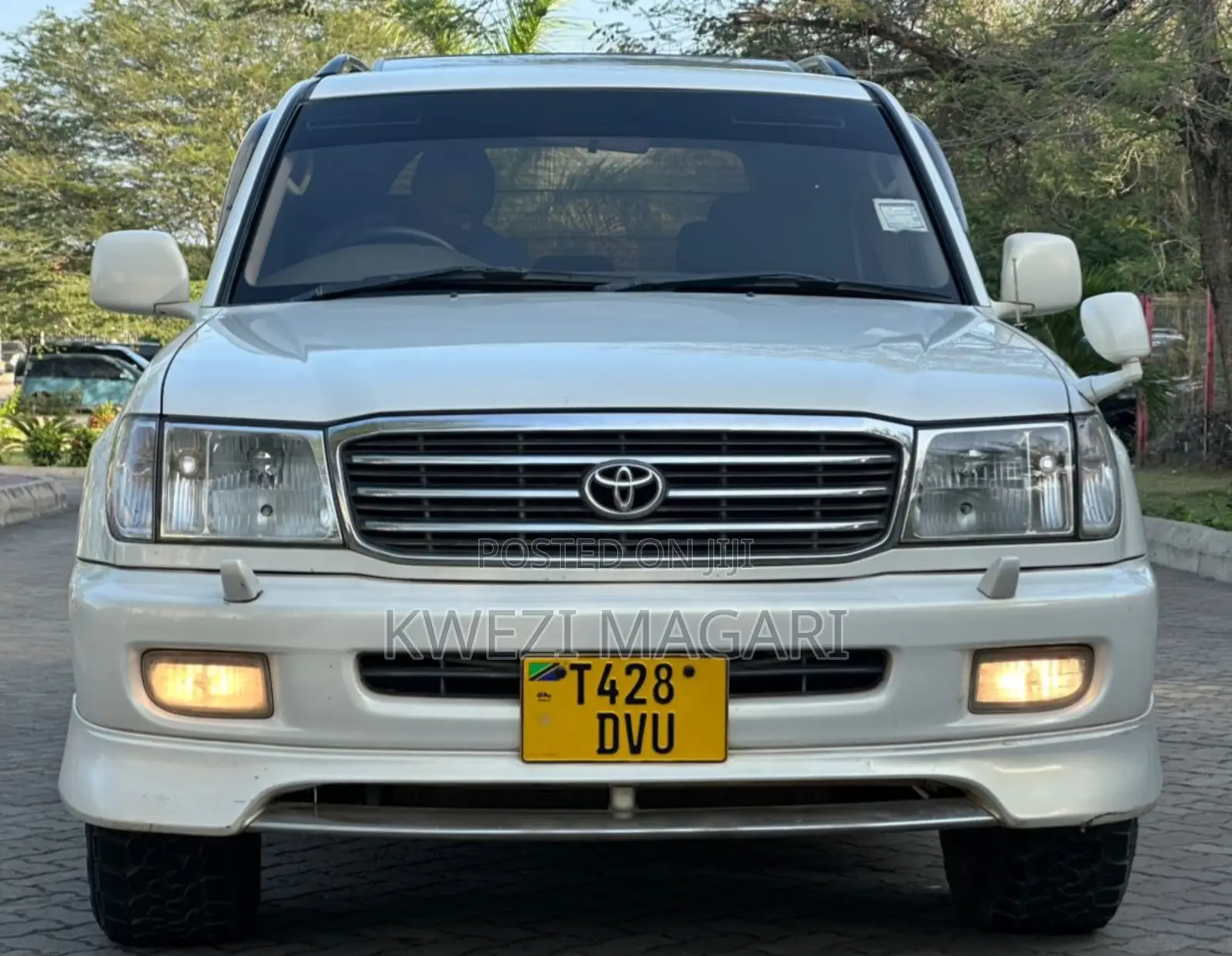 Toyota Land Cruiser 2000 White