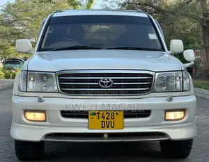 Toyota Land Cruiser 2000 White
