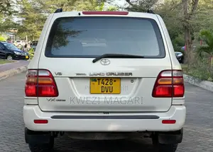 Toyota Land Cruiser 2000 White