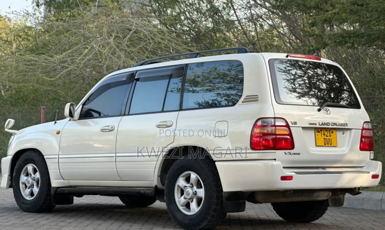 Toyota Land Cruiser 2000 White