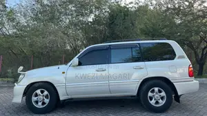 Toyota Land Cruiser 2000 White