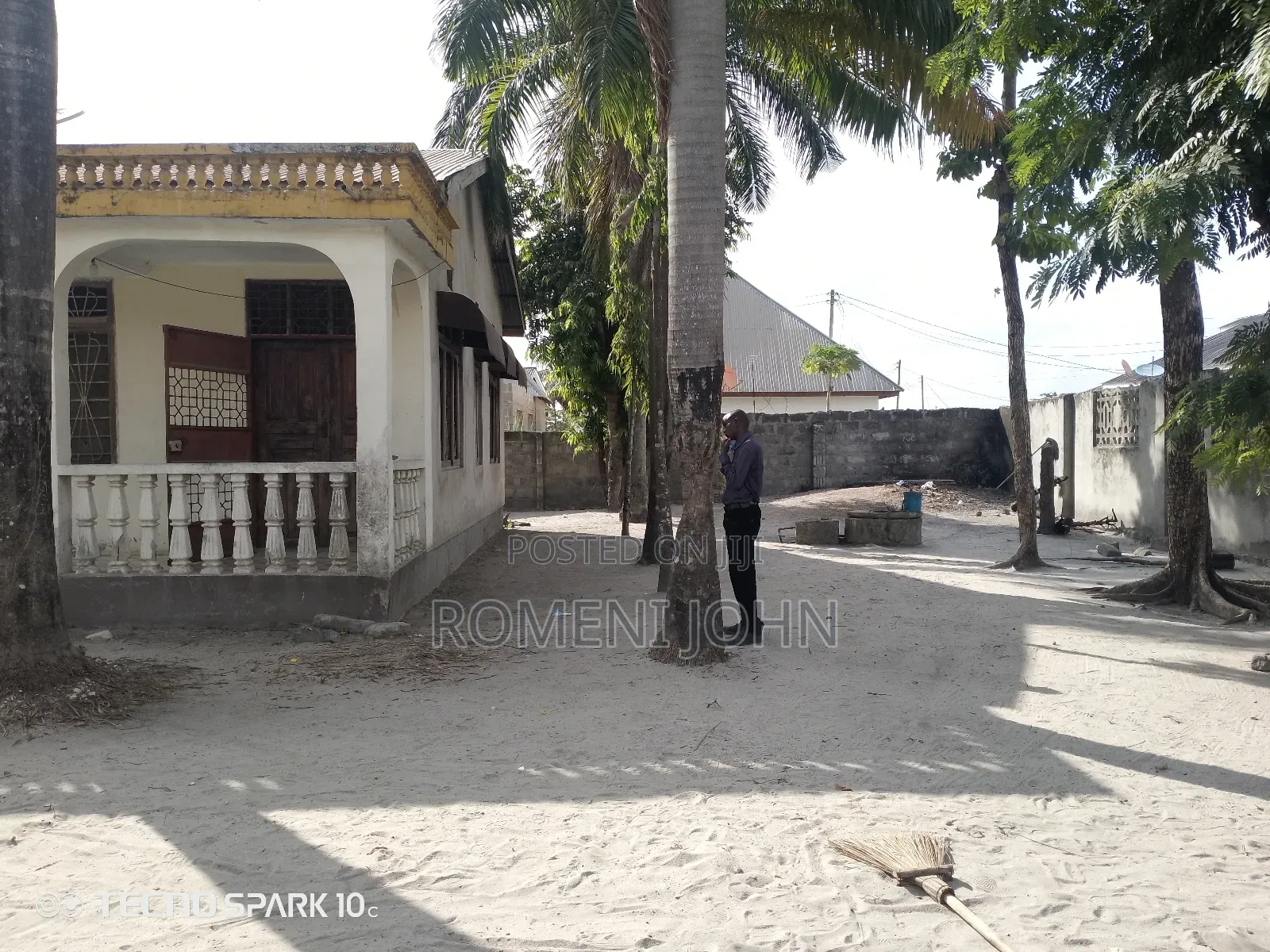 6bdrm Apartment in Tanzania Daresalaam, Ilala for sale