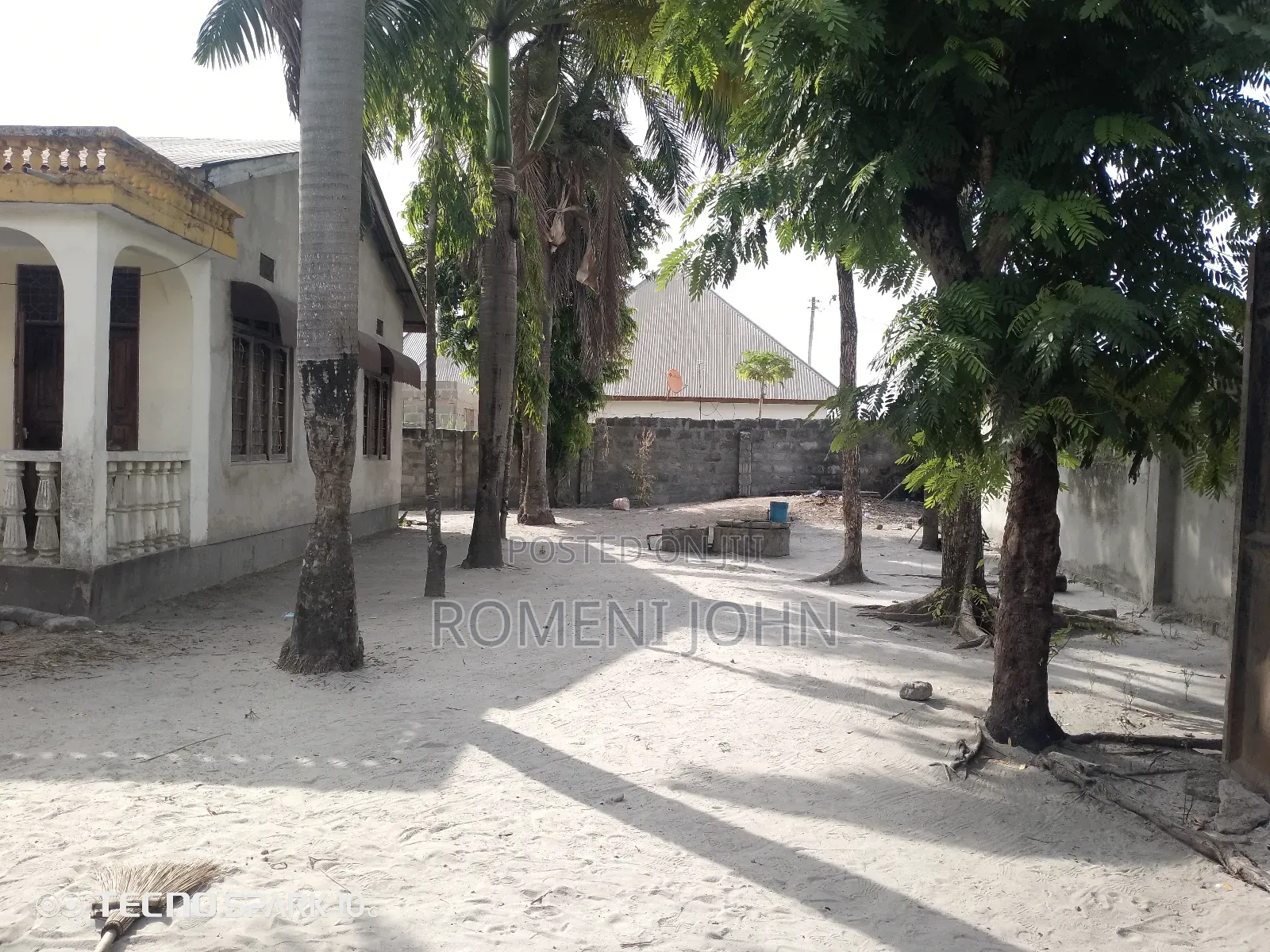 6bdrm Apartment in Tanzania Daresalaam, Ilala for sale