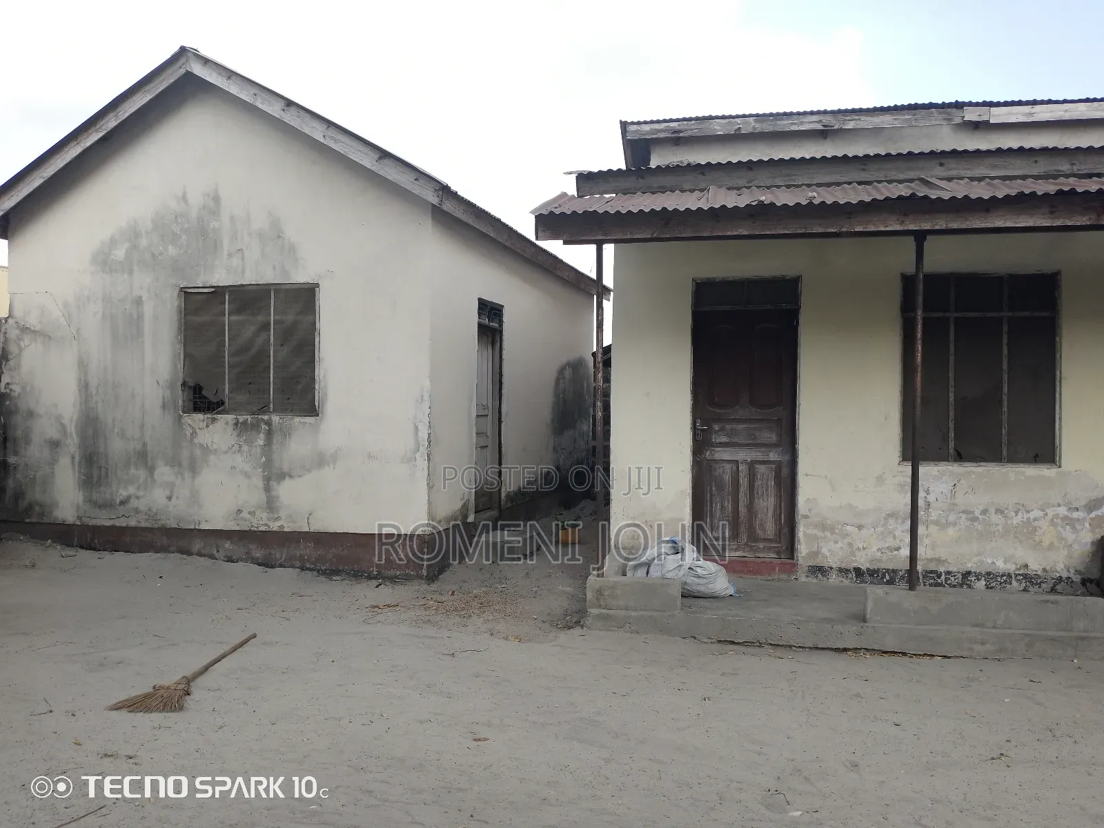 6bdrm Apartment in Tanzania Daresalaam, Ilala for sale