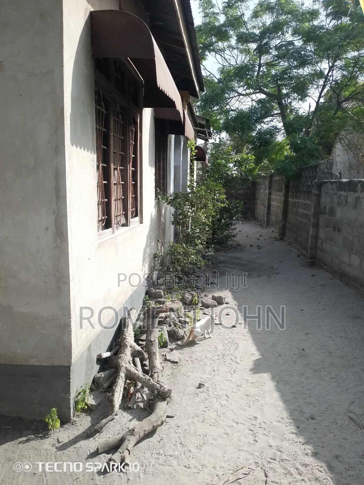 6bdrm Apartment in Tanzania Daresalaam, Ilala for sale