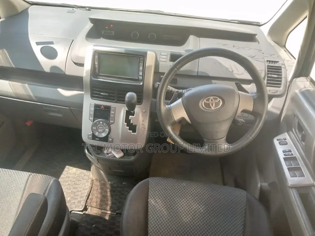 Toyota Noah 2007 Black