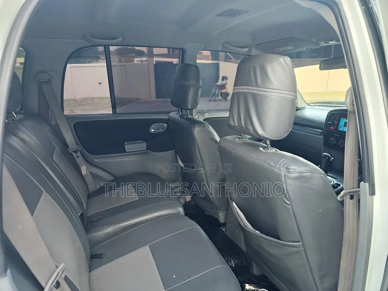 Suzuki Escudo 2004 White