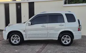 Suzuki Escudo 2004 White