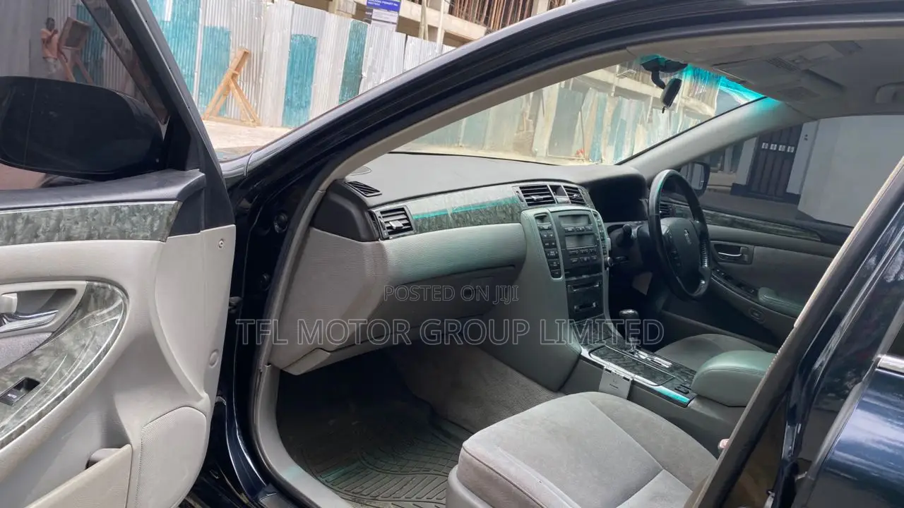 Toyota Crown 2004 Blue