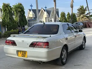 Toyota Cresta 2002 White