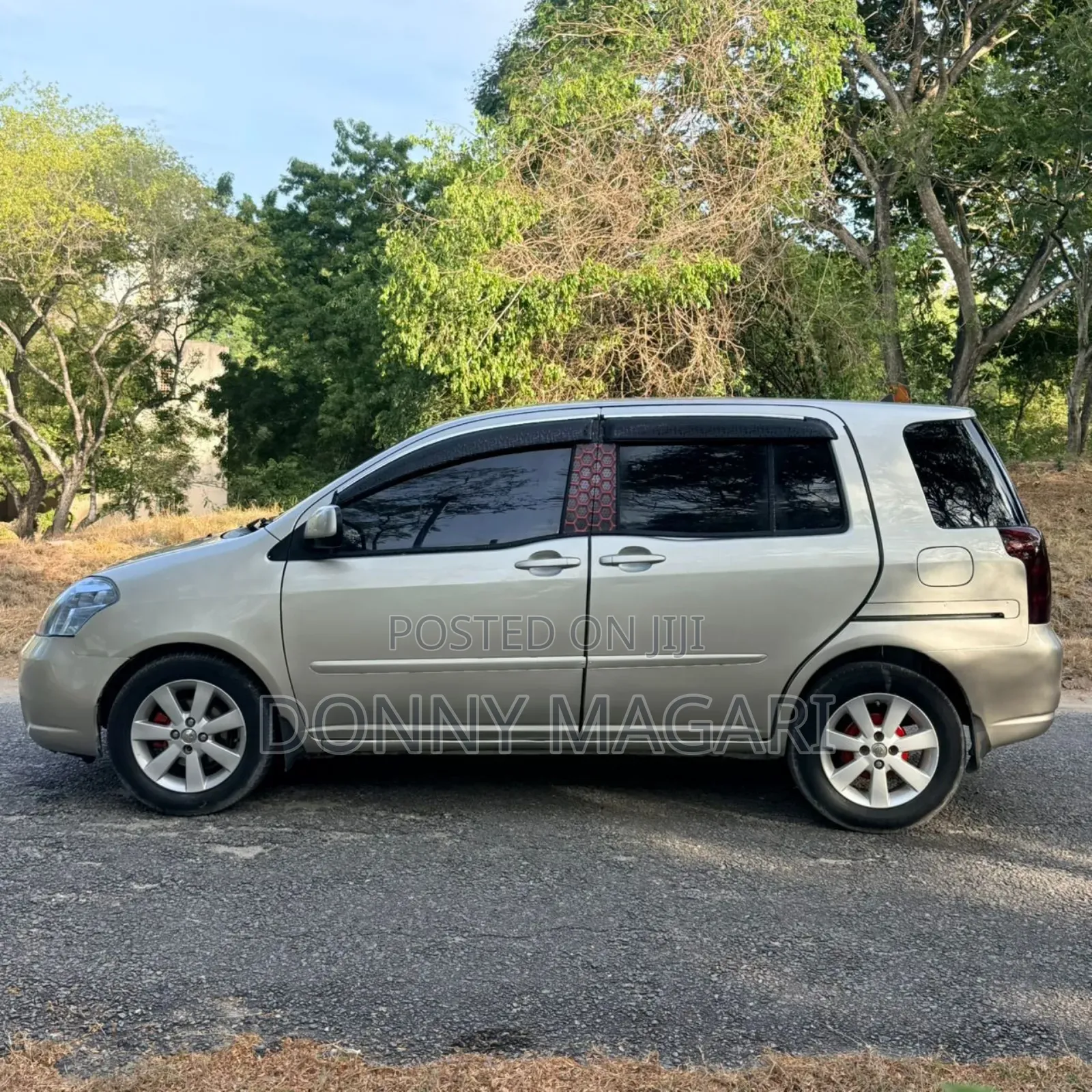 Toyota Raum 2005 Silver