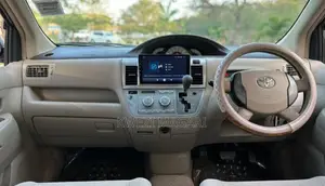 Toyota Raum 2005 Silver