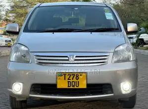 Toyota Raum 2005 Silver