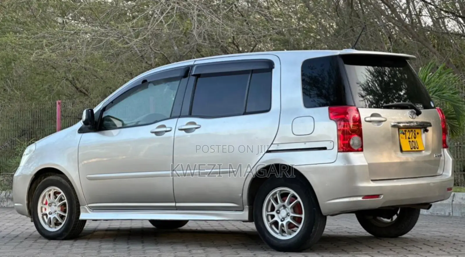 Toyota Raum 2005 Silver
