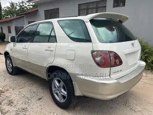 Toyota Harrier 2004 White
