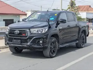 Toyota Hilux SR 4x4 2018 Black