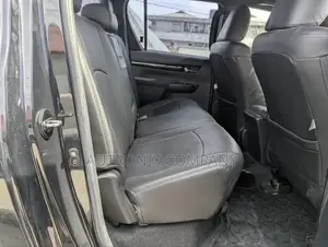 Toyota Hilux SR 4x4 2018 Black